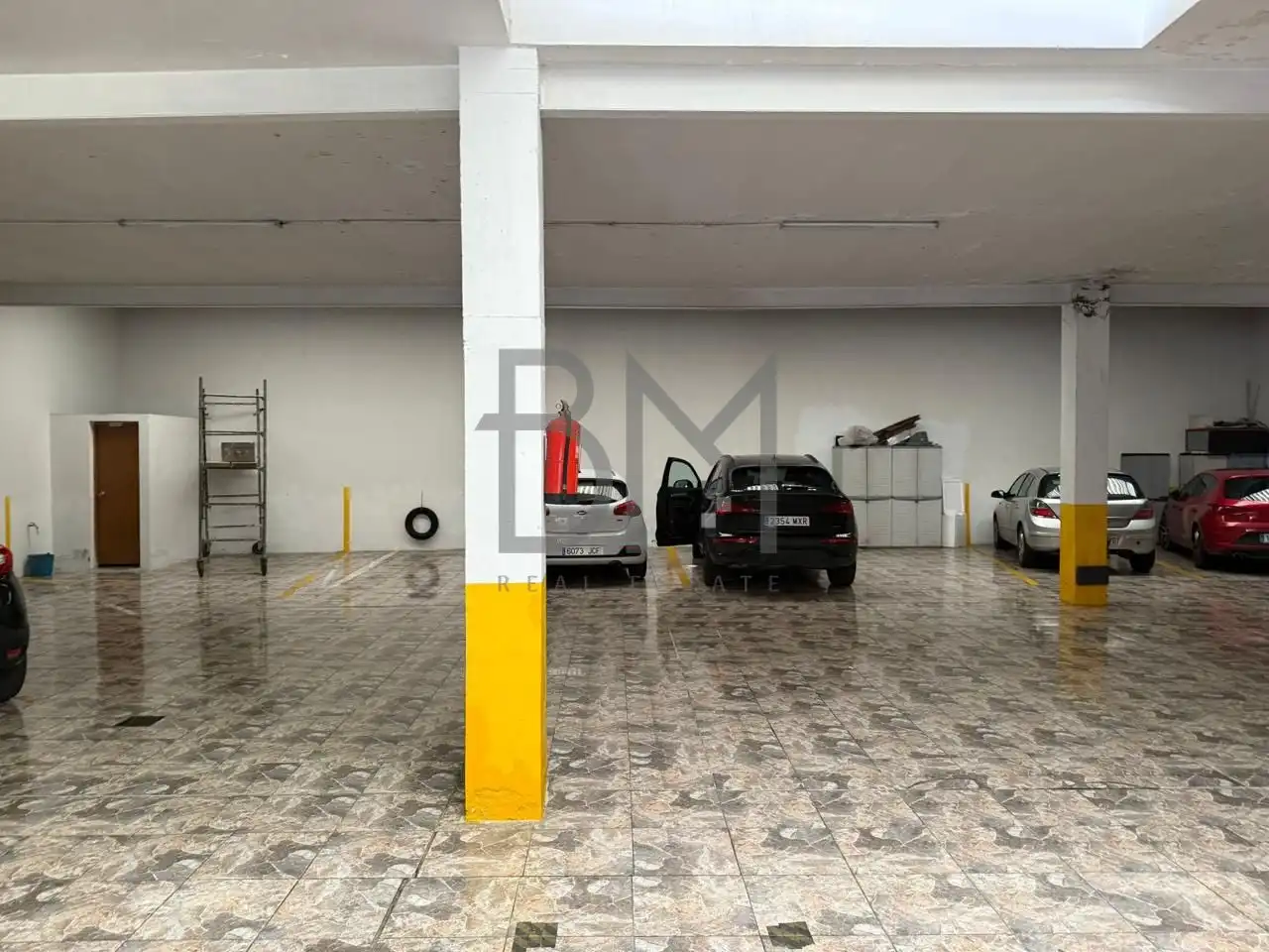 Parkplatz von Fabrikhallen zum Verkauf in Veredillas