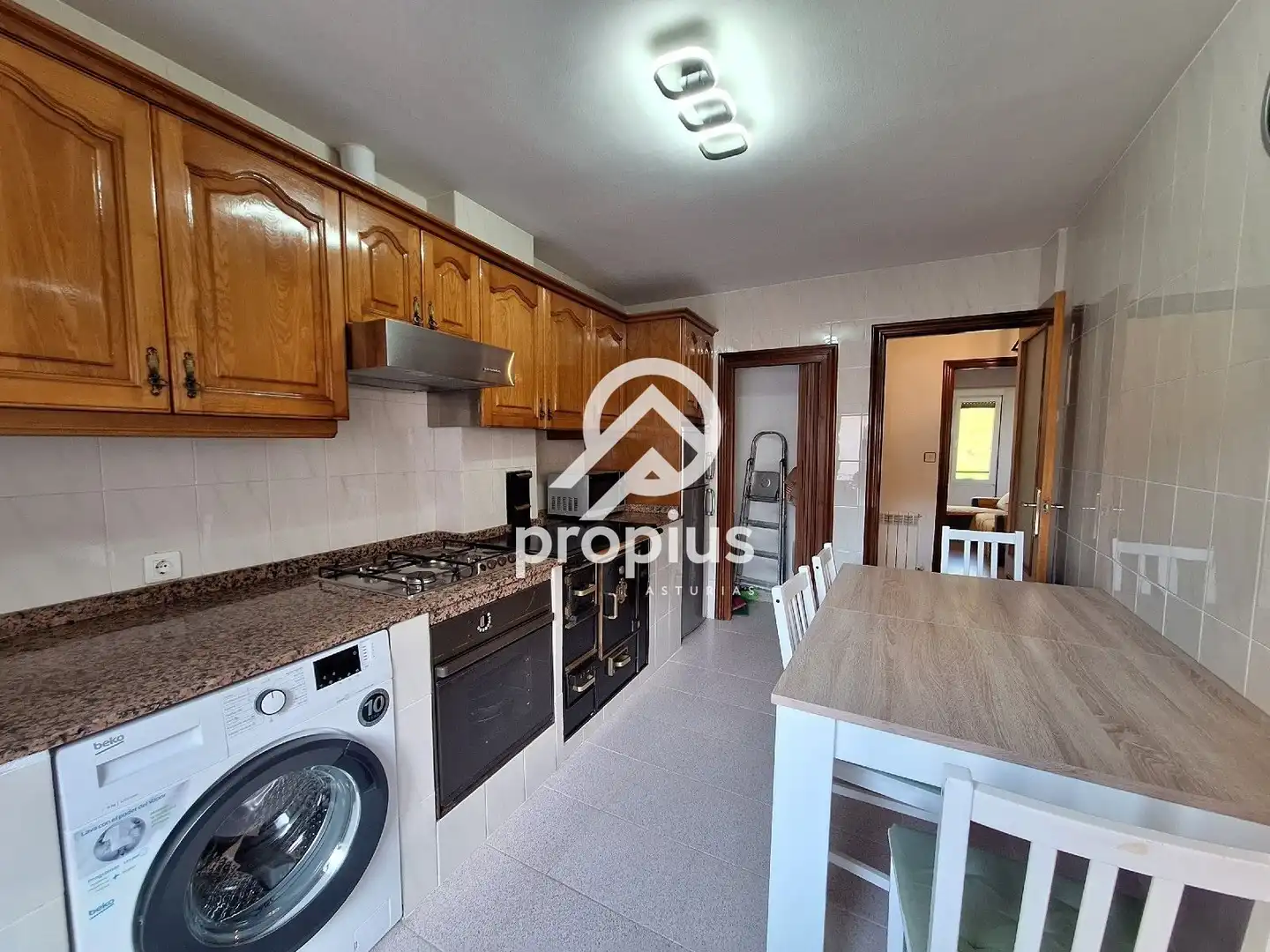 Cocina de Piso en venta en Cangas de Onís con Calefacción, Parquet y Trastero