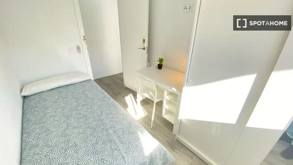 Habitación de Piso de alquiler en Madrid con Aire acondicionado, Calefacción y Amueblado