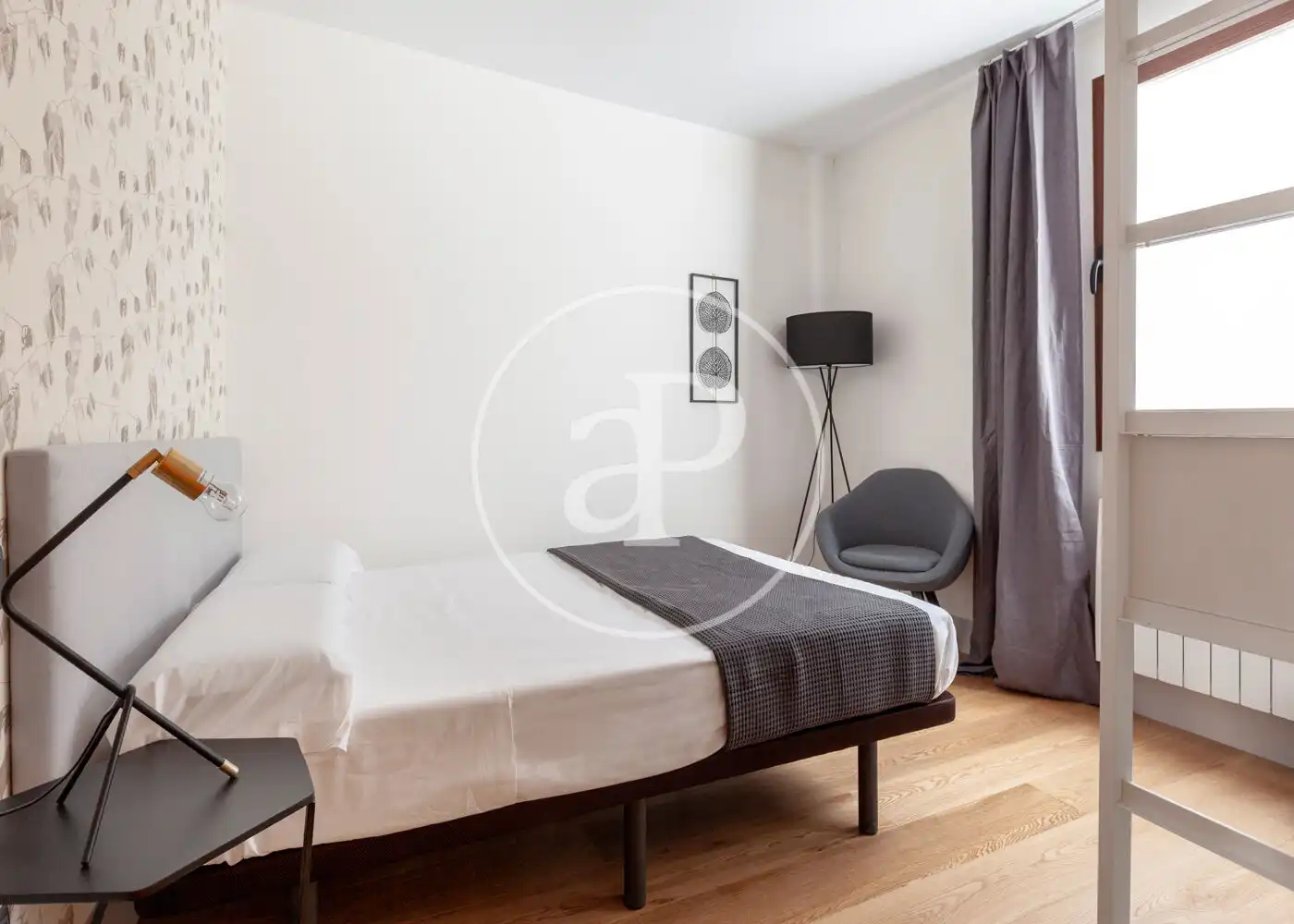 Flat for rent in Calle de Sta. María, Cortes - Huertas