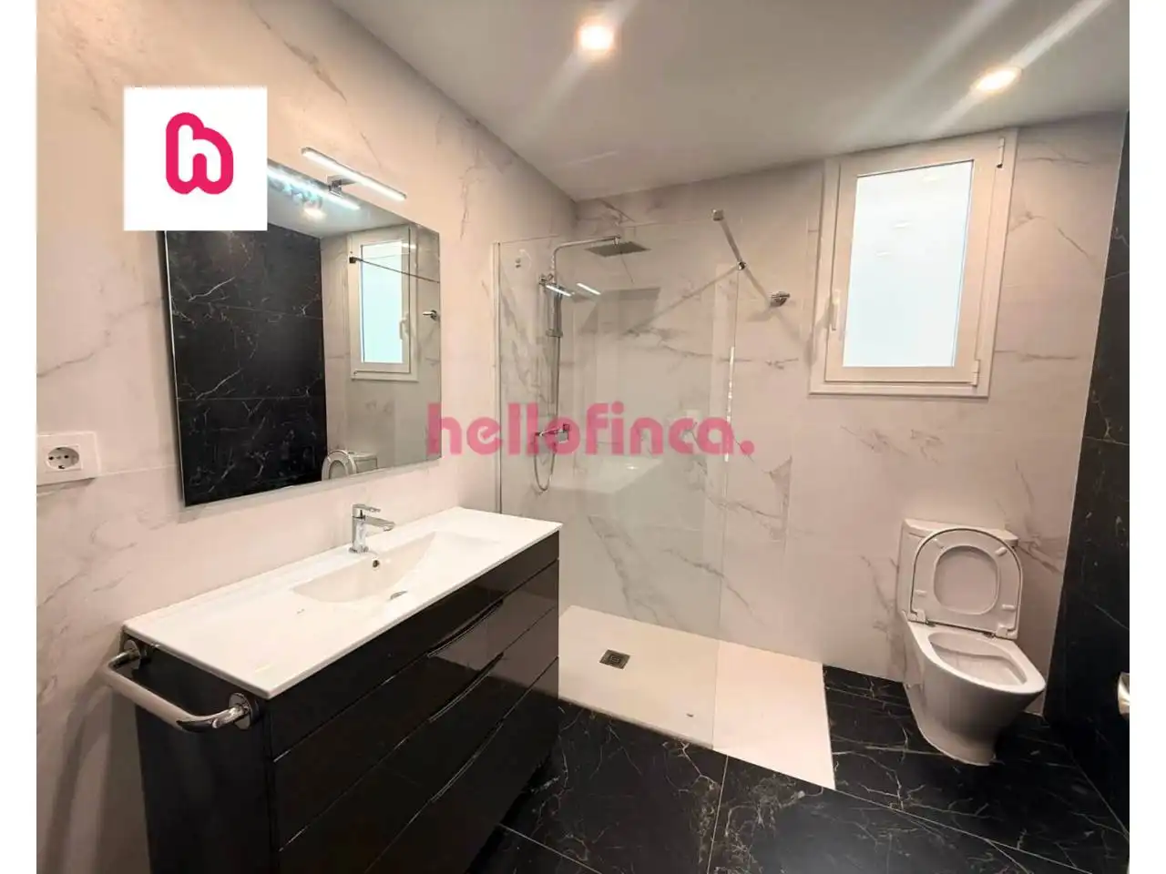 Bathroom of Flat for sale in El Vendrell  with Air Conditioner, Heating and Parquet flooring