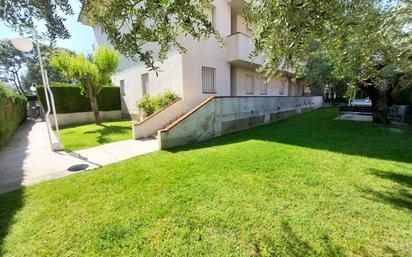 Vista exterior de Planta baixa en venda en Cambrils amb Jardí privat, Terrassa i Traster