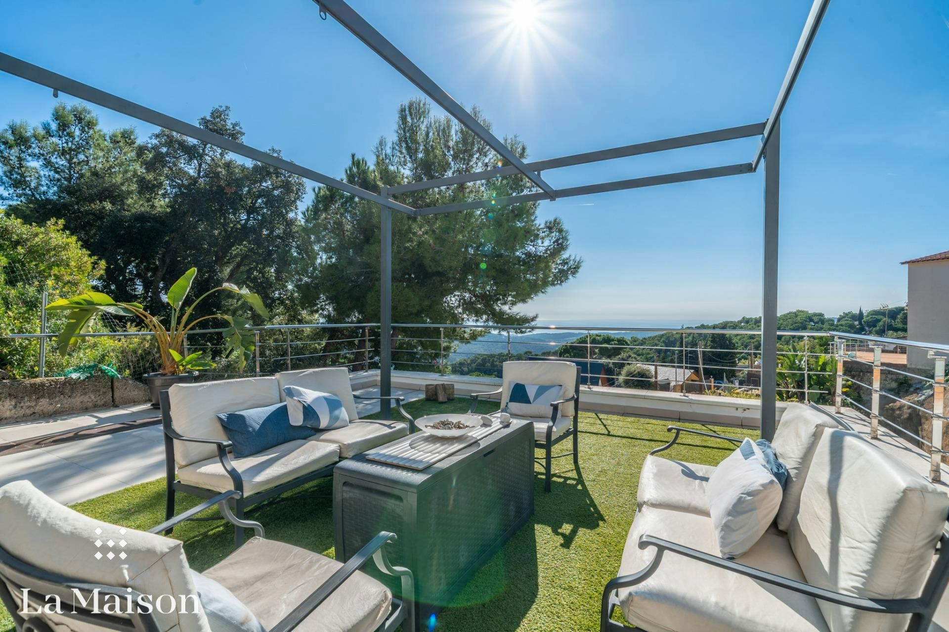 Terrassa de Casa o xalet en venda en Sant Cebrià de Vallalta amb Jardí privat, Piscina i Moblat