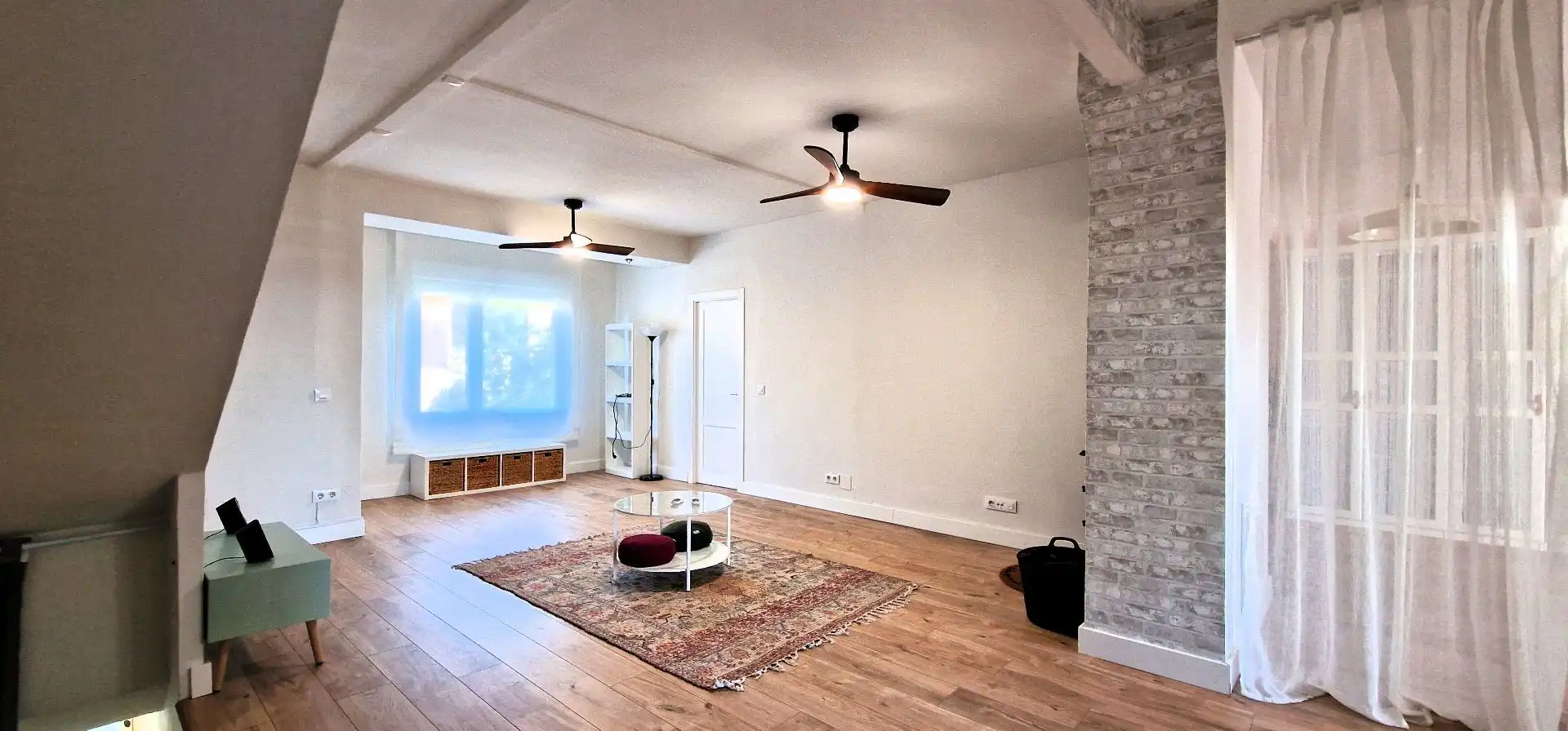 Sala d'estar de Casa o xalet en venda en Villanueva de la Vera amb Calefacció, Jardí privat i Terrassa
