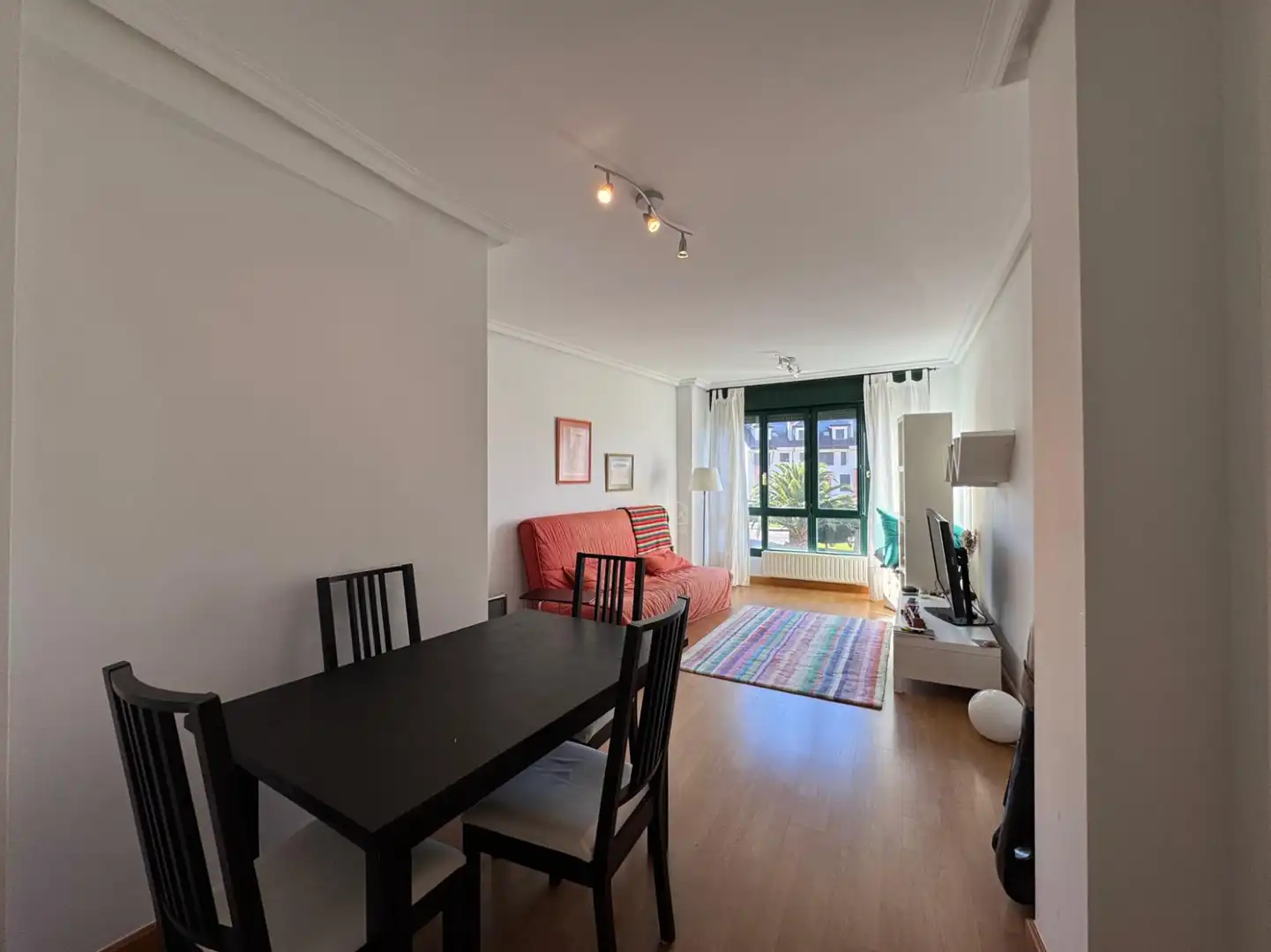 Sala de estar de Piso en venta en Parres con Calefacción, Jardín privado y Trastero