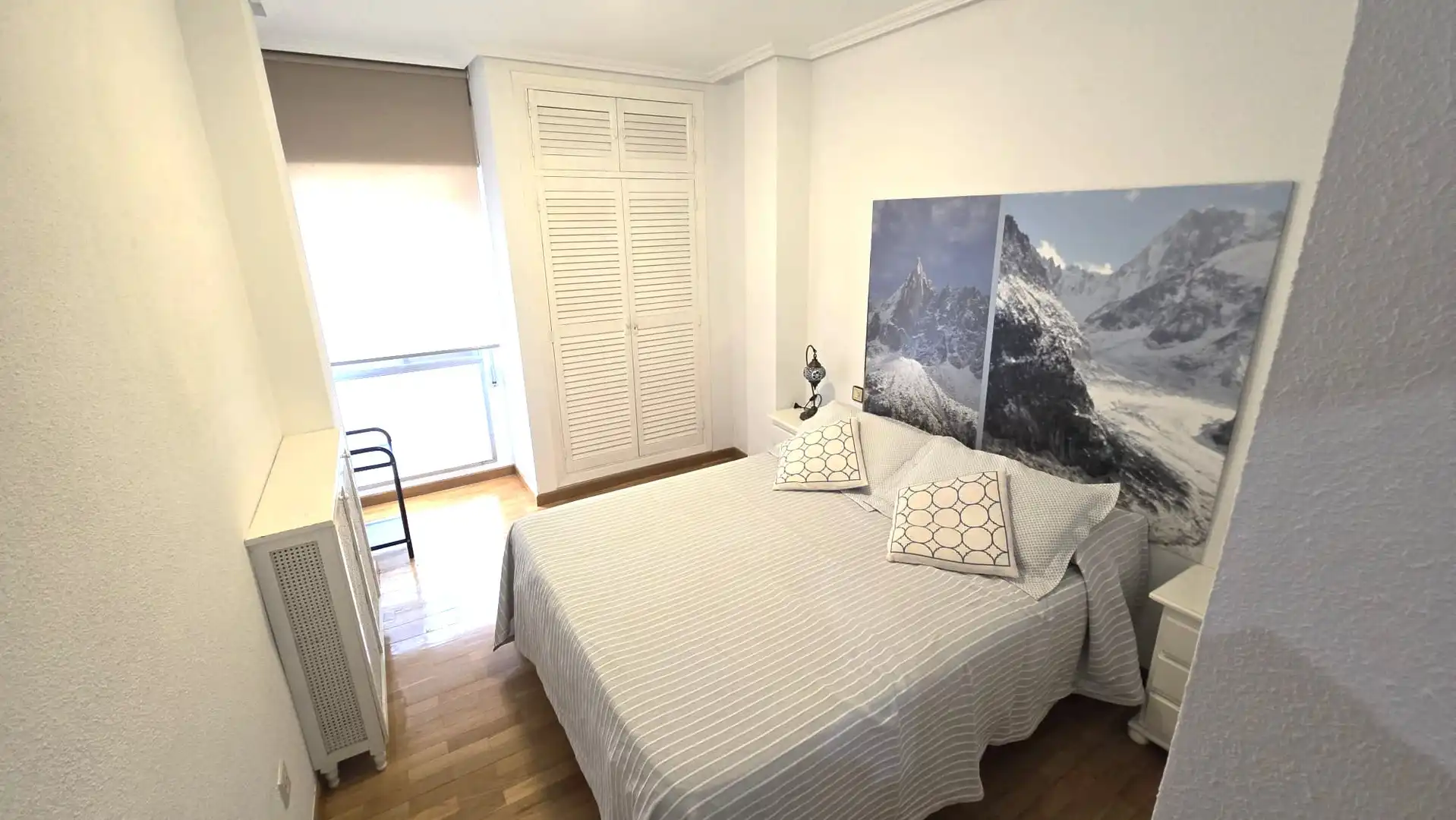 Dormitori de Apartament de lloguer en Cáceres amb Aire condicionat, Calefacció i Moblat