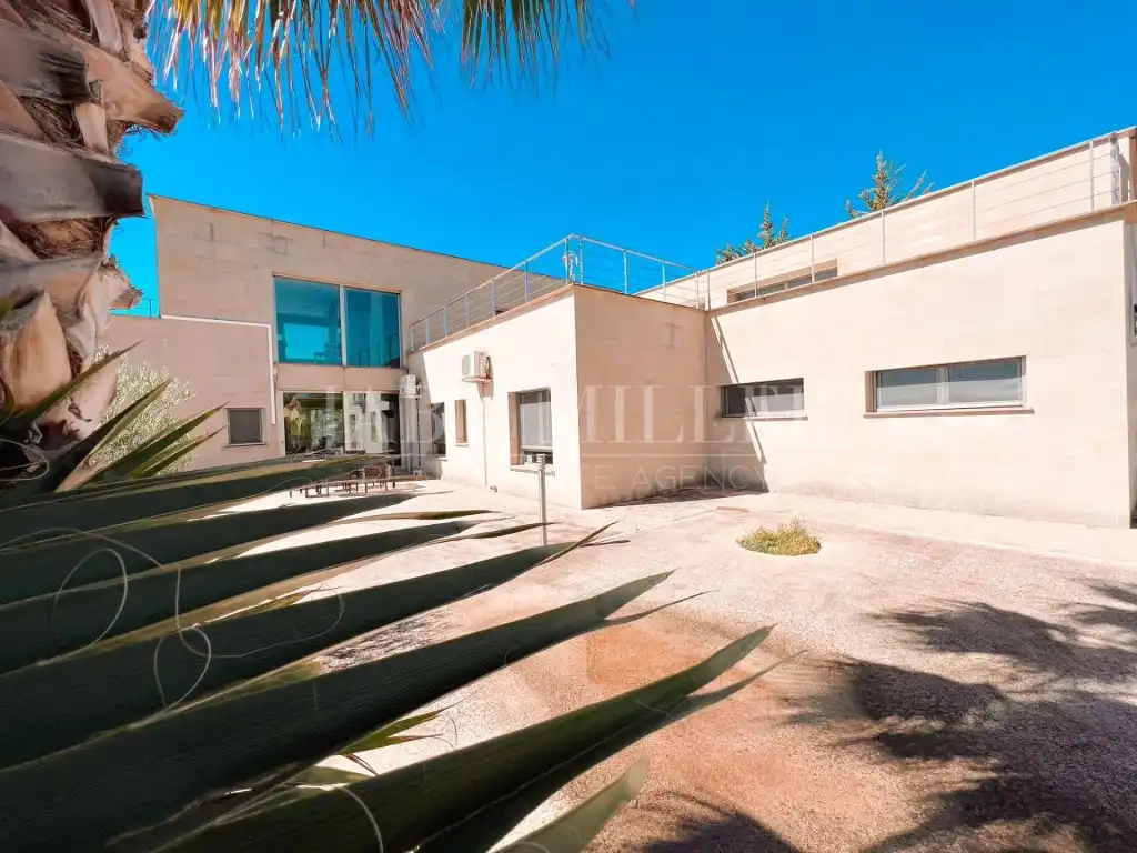 Vista exterior de Casa o xalet en venda en Yecla amb Aire condicionat, Calefacció i Jardí privat