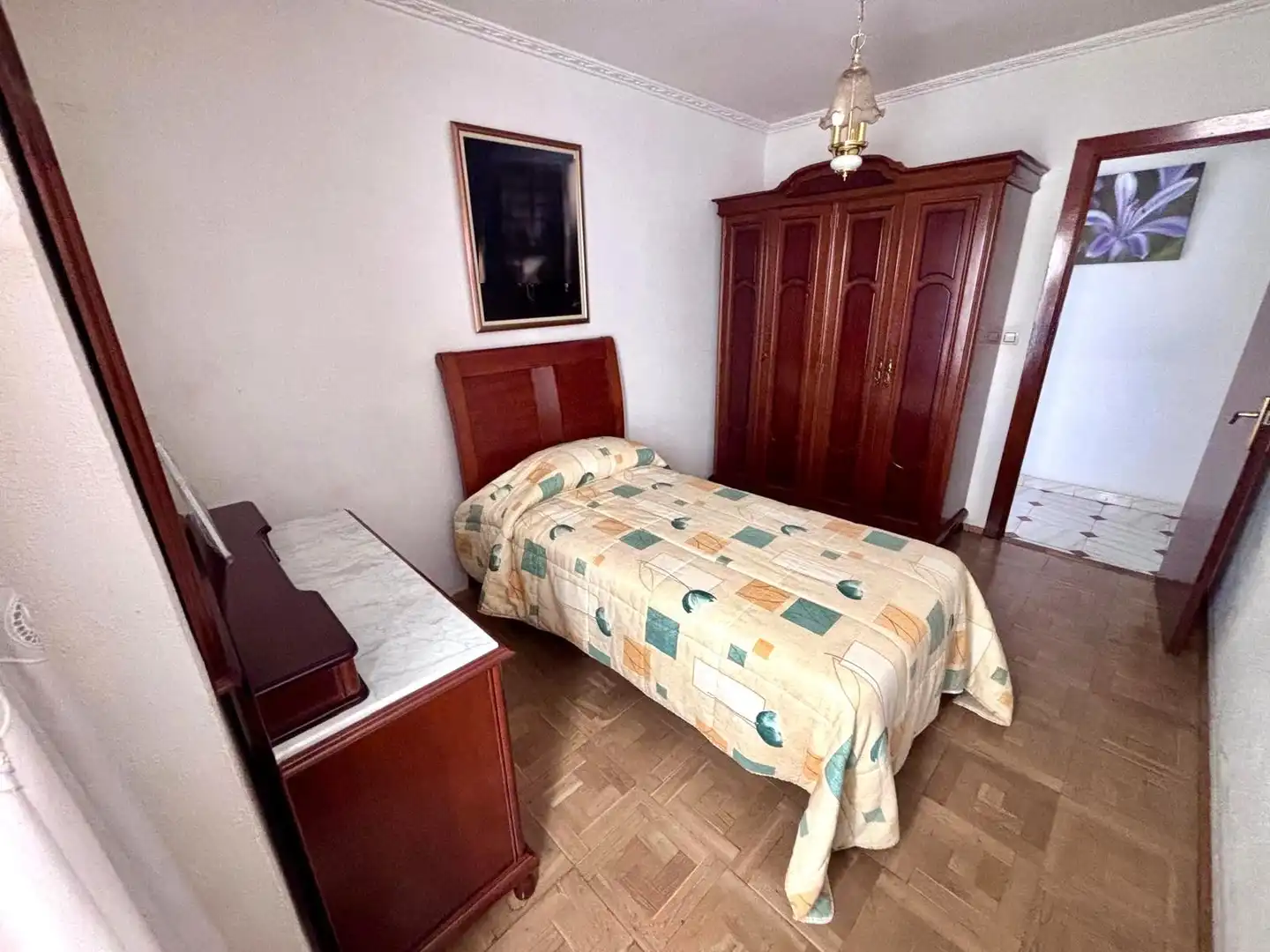 Habitación de Piso en venta en Gijón  con Calefacción, Parquet y Amueblado