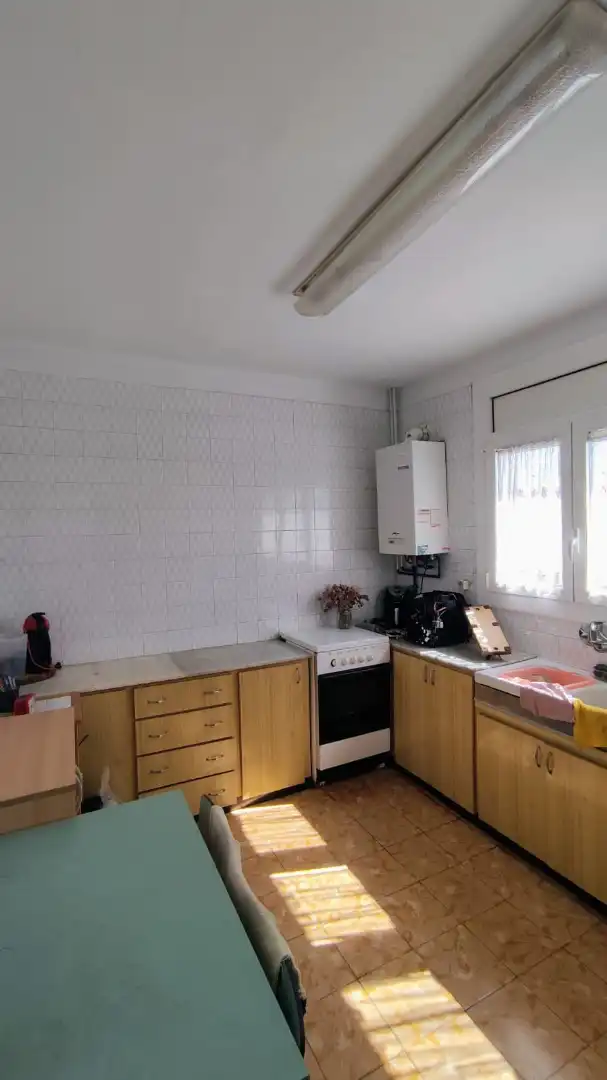 Küche von Wohnung zum Verkauf in Torelló mit Heizung, Abstellraum und Balkon