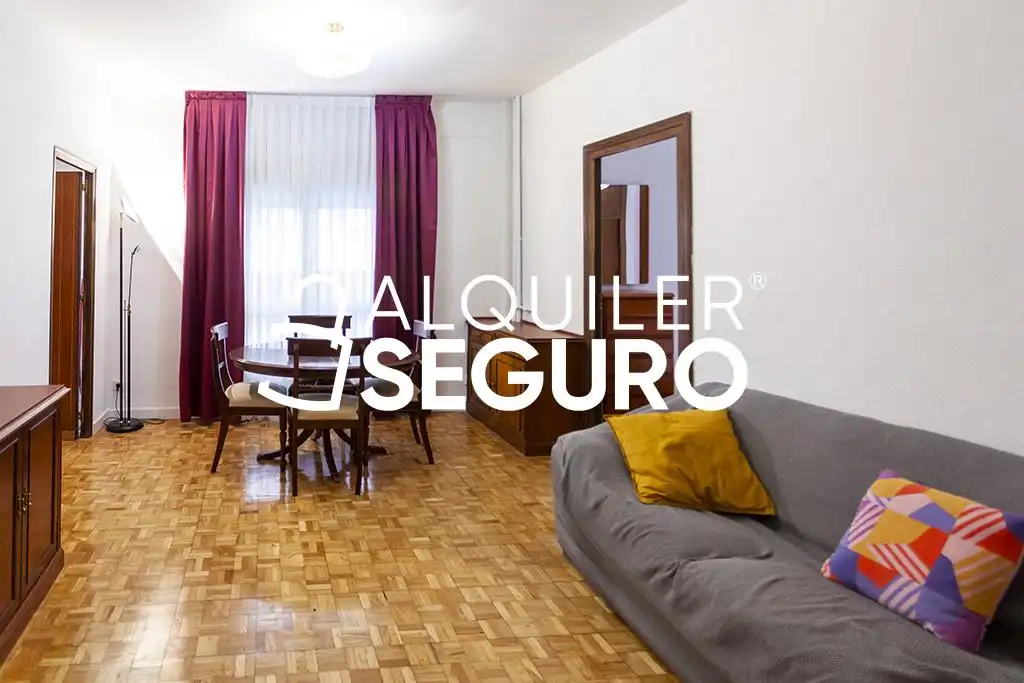Schlafzimmer von Wohnung zur Miete in Madrid mit Heizung und Möbliert