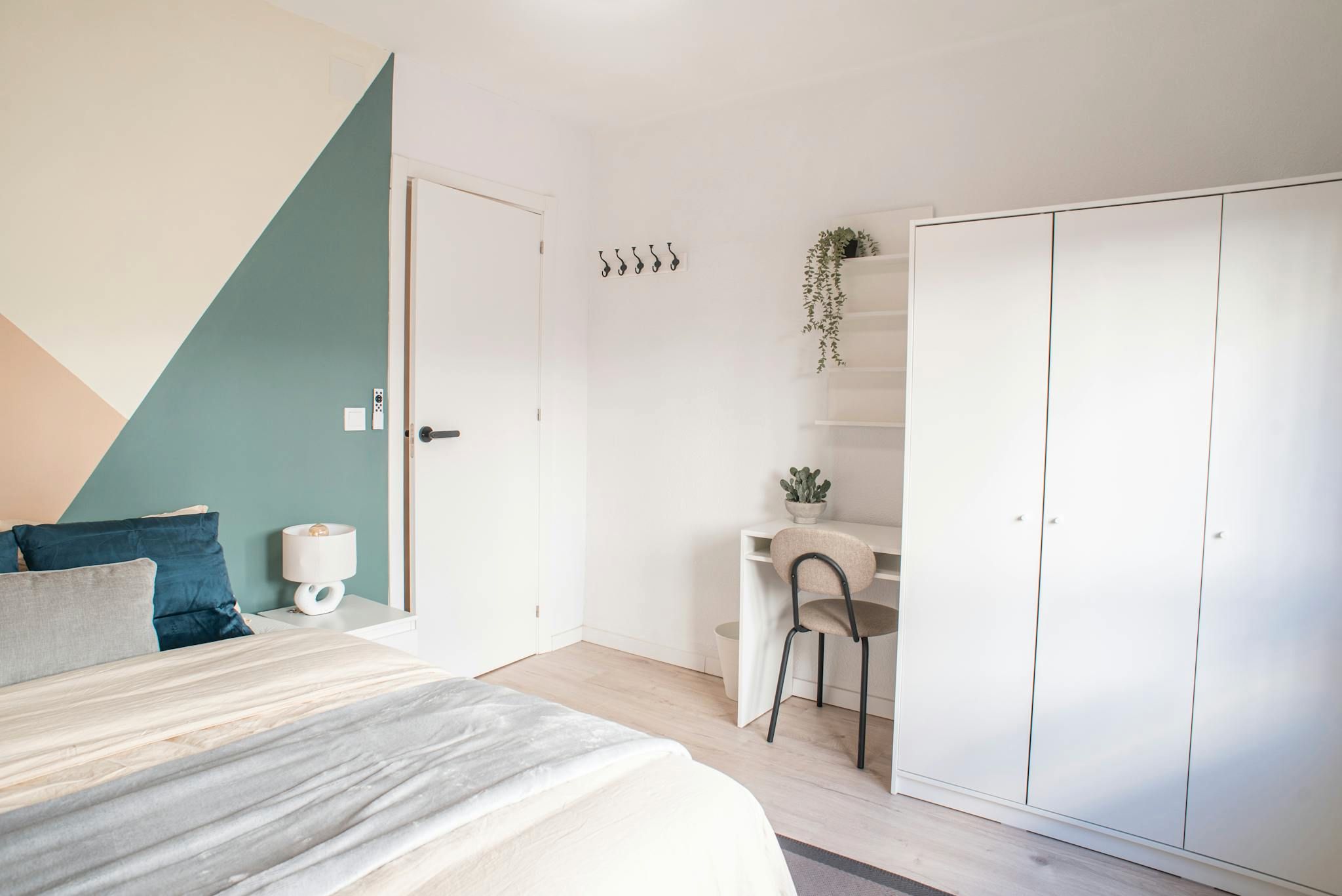 Bedroom of Flat for share in  Valencia Capital  with Furnished and Washing machine