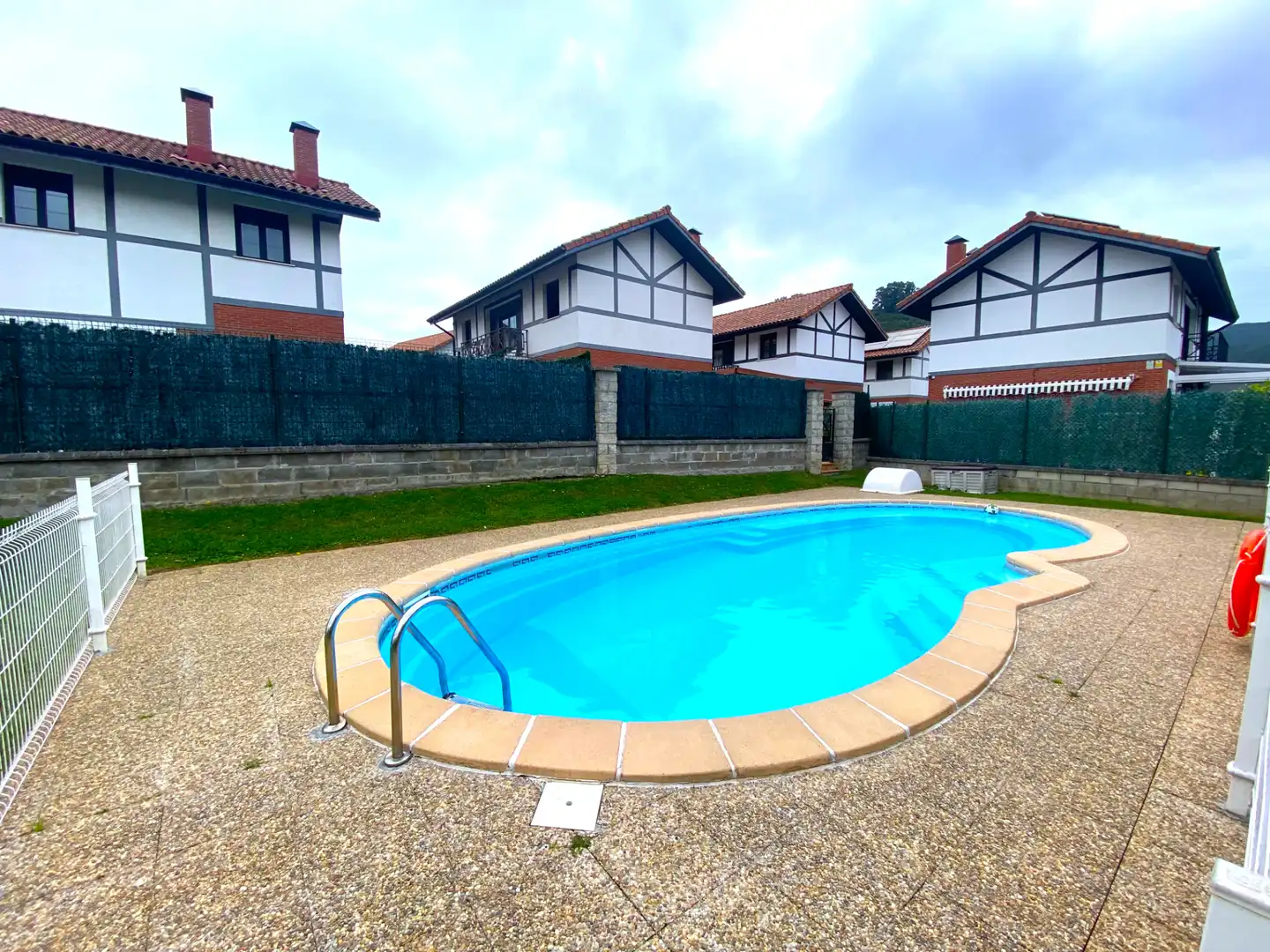 Swimming pool of Houses for sale in Castro-Urdiales  with Heating, Private garden and Parquet flooring