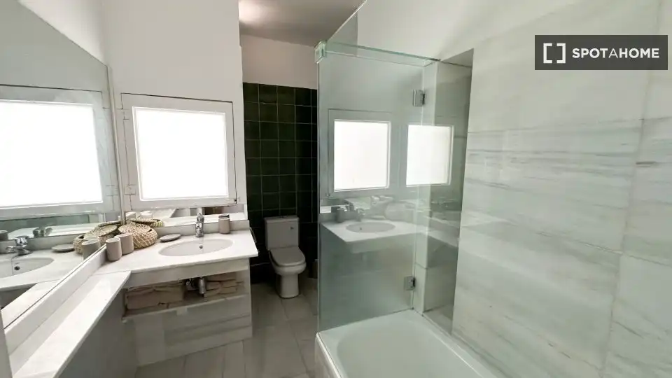 Flat with terrace to rent in Ciutat Vella, imagen 5