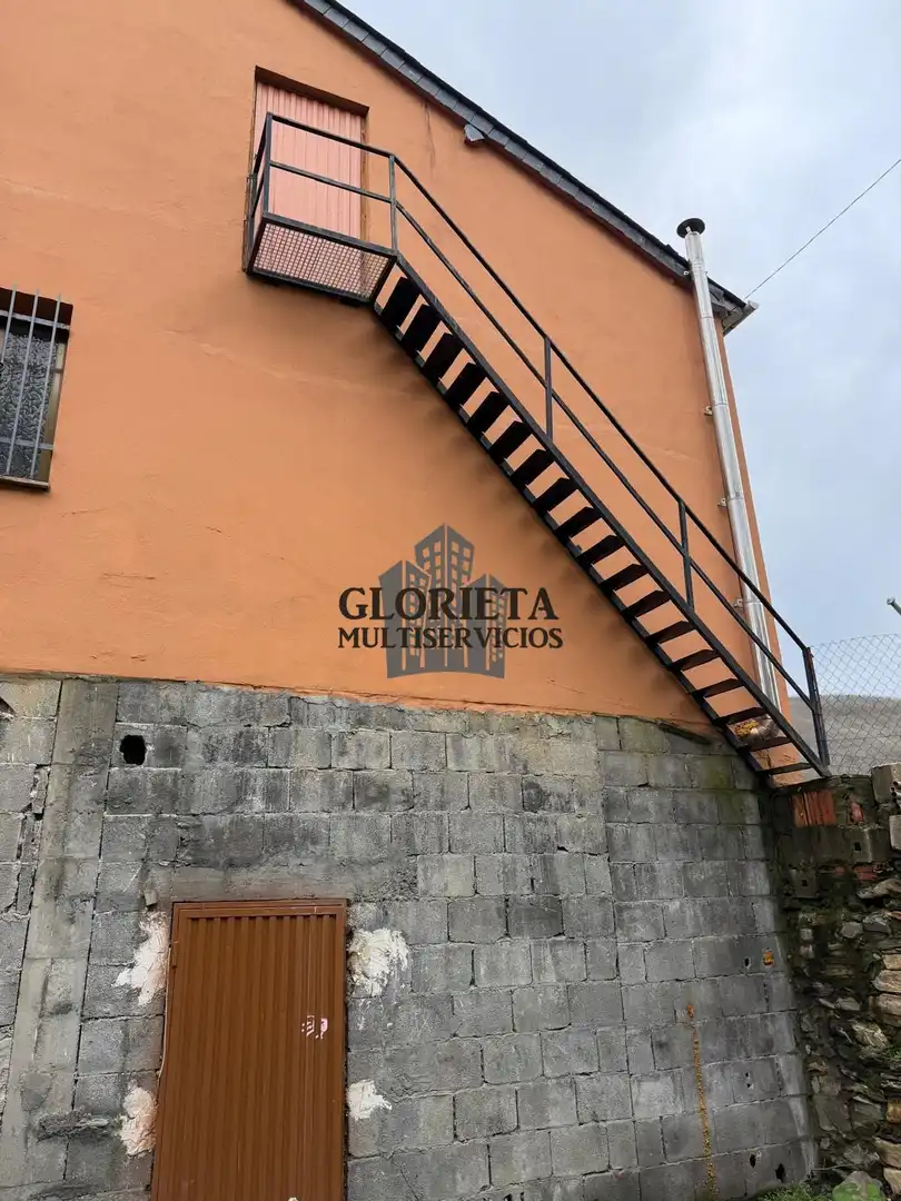 Vista exterior de Casa o chalet en venta en Trabadelo con Calefacción, Trastero y Amueblado