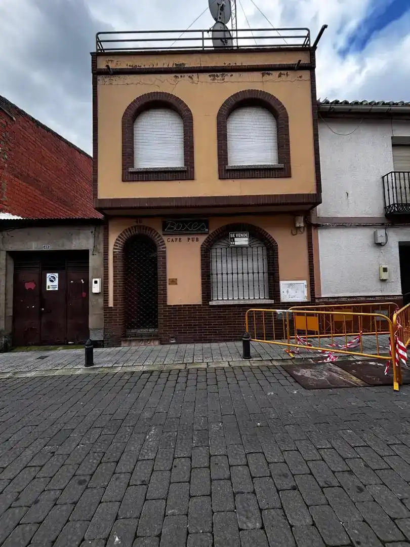 Vista exterior de Casa o xalet en venda en Piedrabuena amb Aire condicionat i Balcó