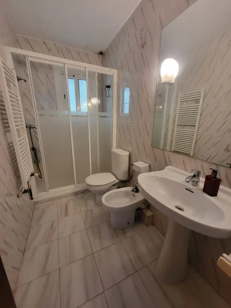 Badezimmer von Wohnung zum Verkauf in Pineda de Mar mit Balkon