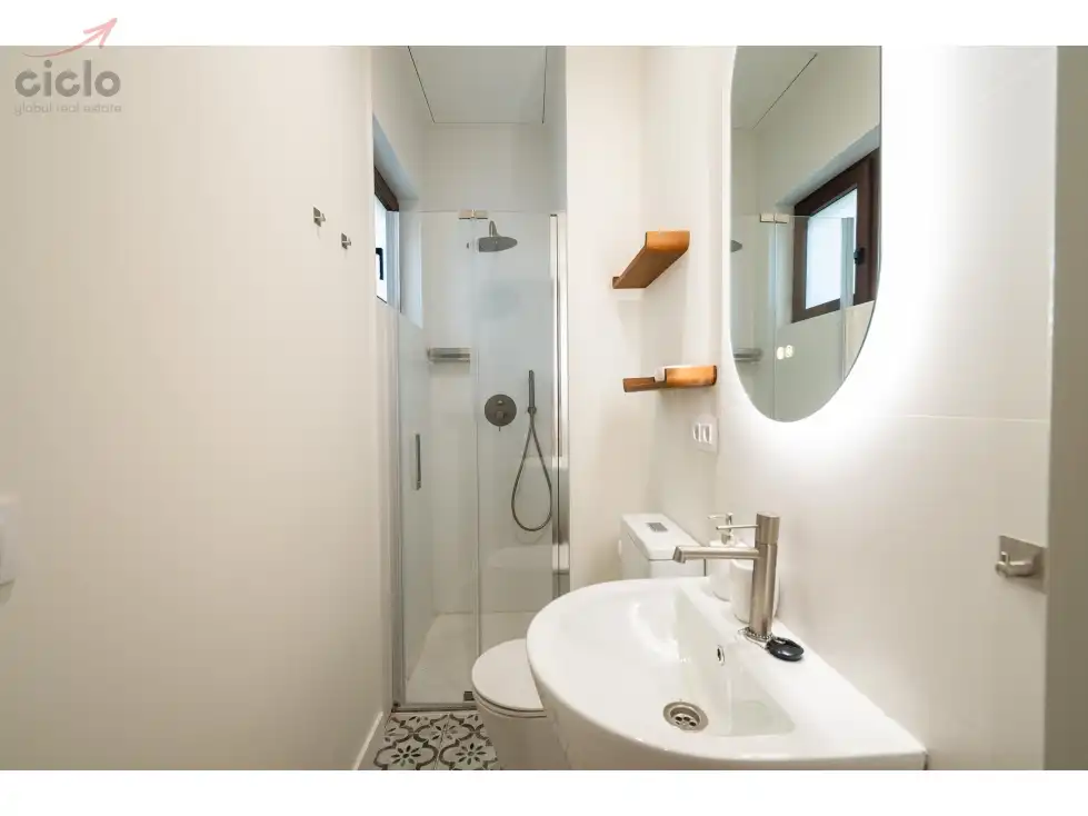 Baño de Piso de alquiler en Sevilla con Terraza, Piscina y Amueblado