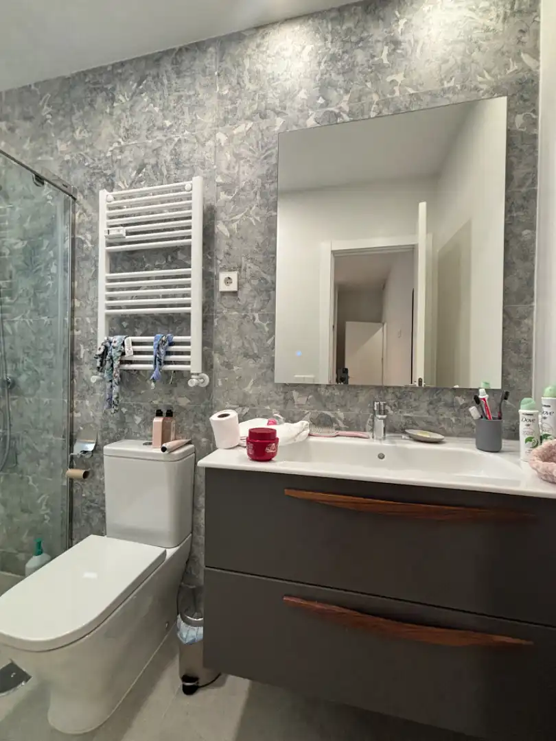 Badezimmer von Wohnung zur Miete in Madrid mit Klimaanlage, Heizung und Möbliert