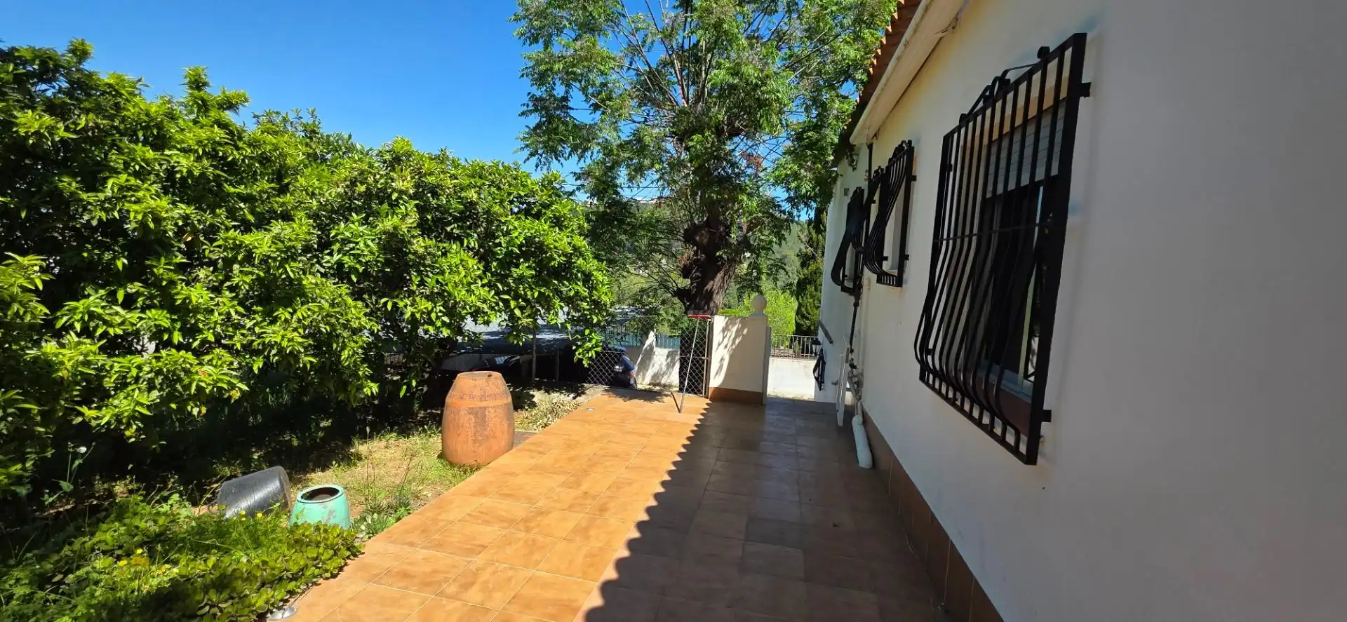 Vista exterior de Casa o xalet en venda en Alzira amb Aire condicionat, Jardí privat i Traster