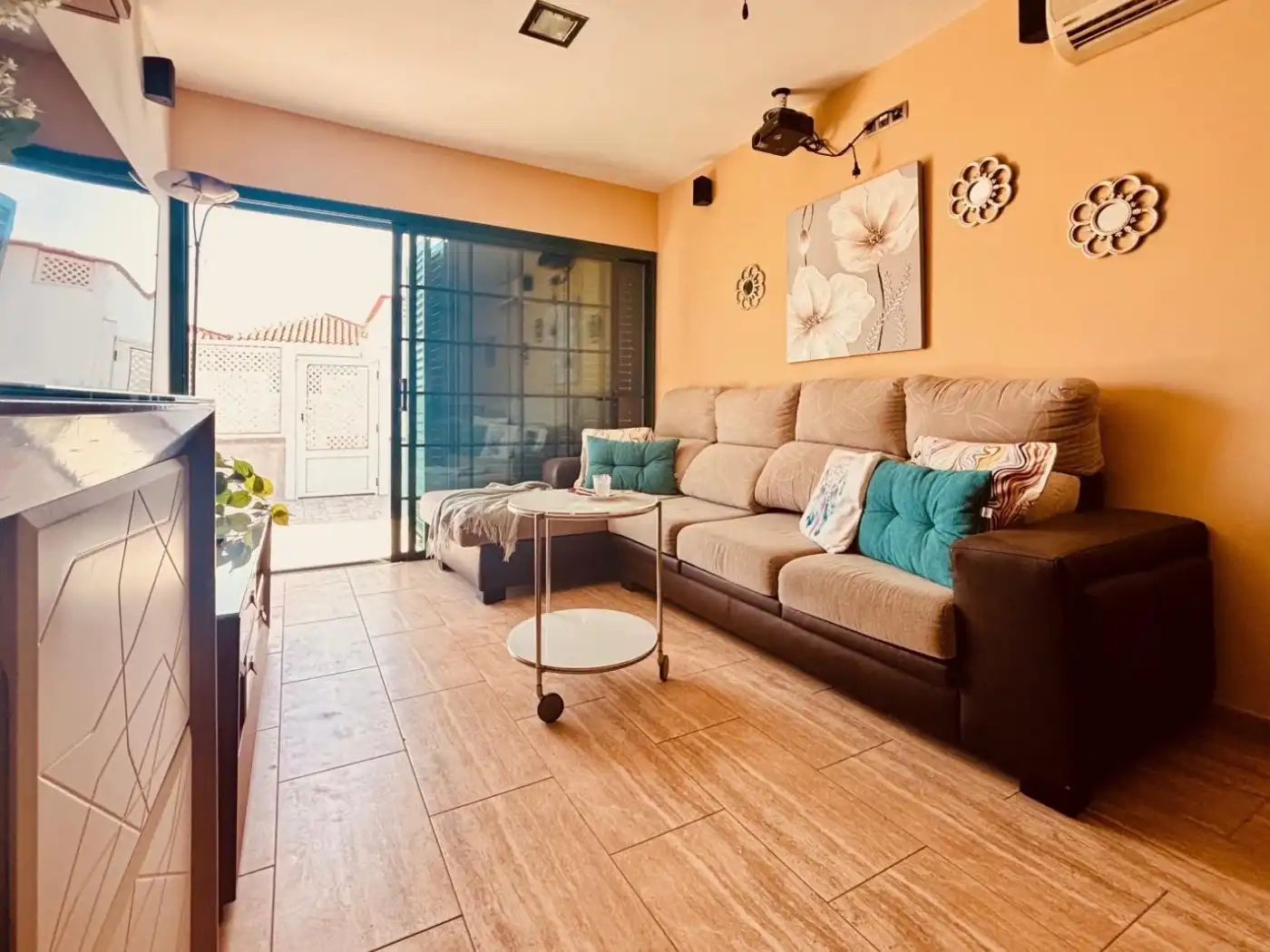 Sala d'estar de Casa o xalet en venda en San Bartolomé de Tirajana amb Aire condicionat, Terrassa i Piscina