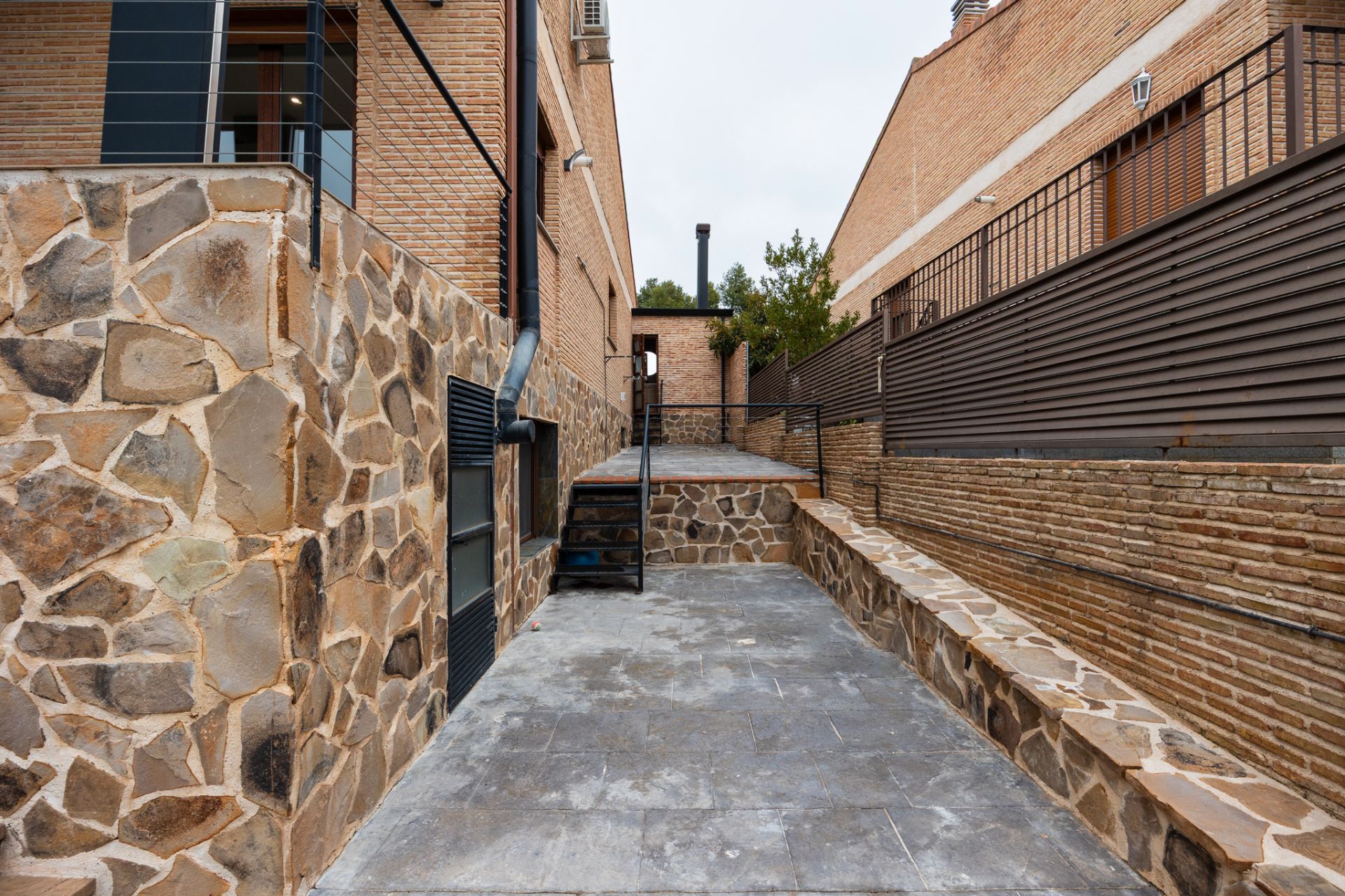 Vista exterior de Casa o xalet en venda en Layos amb Aire condicionat, Calefacció i Jardí privat