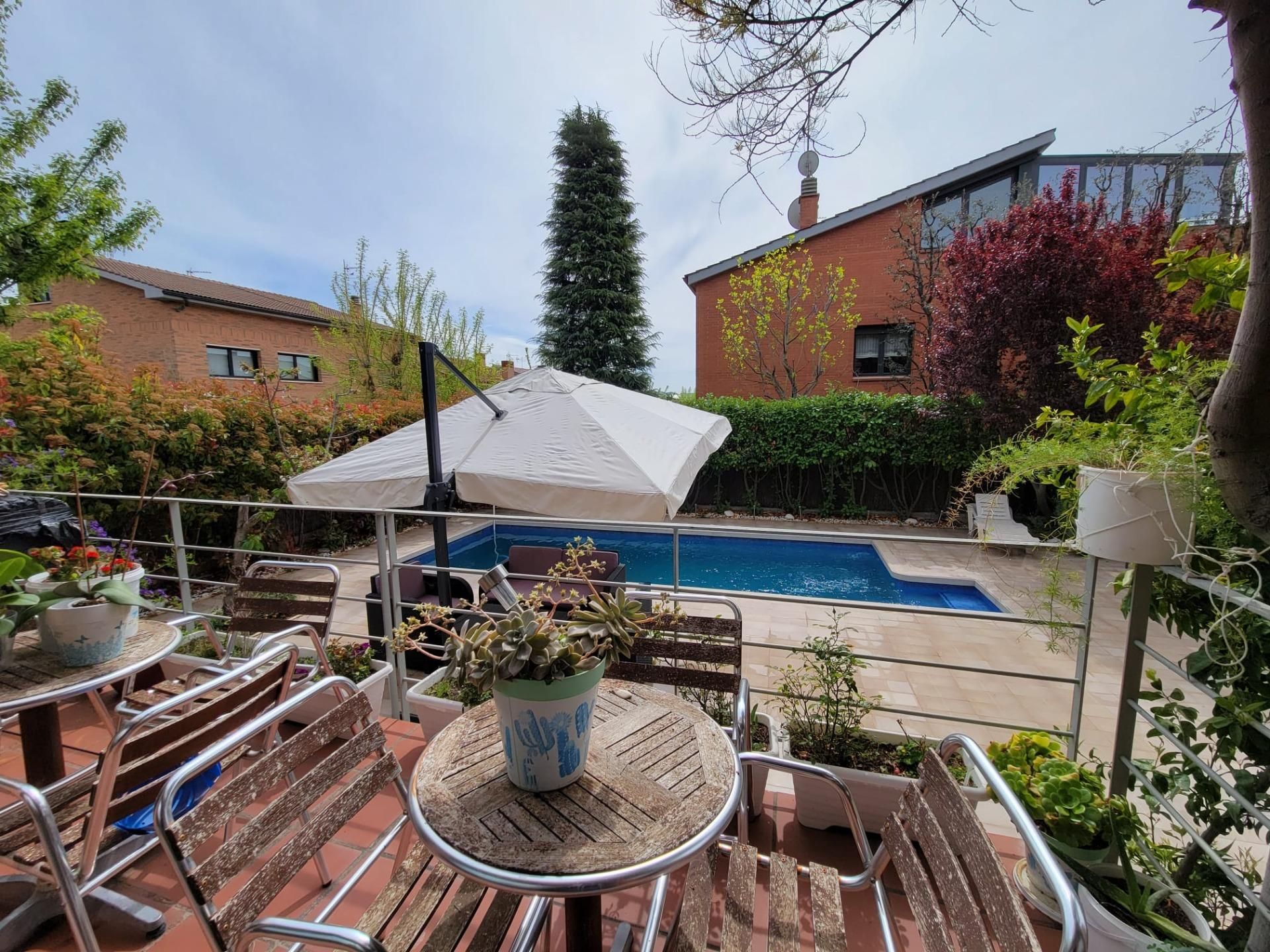 Piscina de Casa o xalet en venda en Igualada amb Aire condicionat, Calefacció i Jardí privat