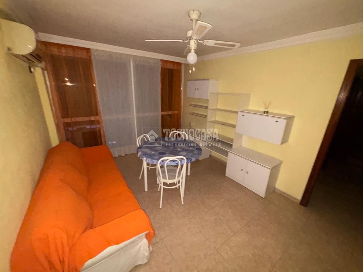 Sala d'estar de Pis en venda en  Sevilla Capital amb Aire condicionat