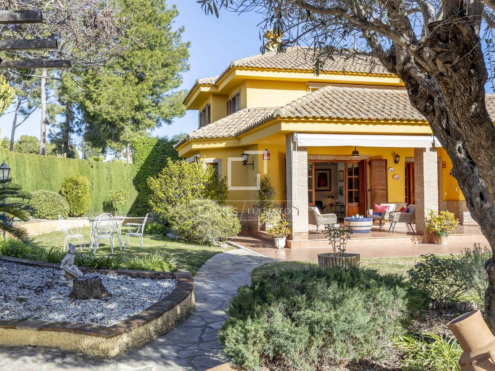 Jardí de Casa o xalet en venda en Paterna amb Aire condicionat, Calefacció i Jardí privat