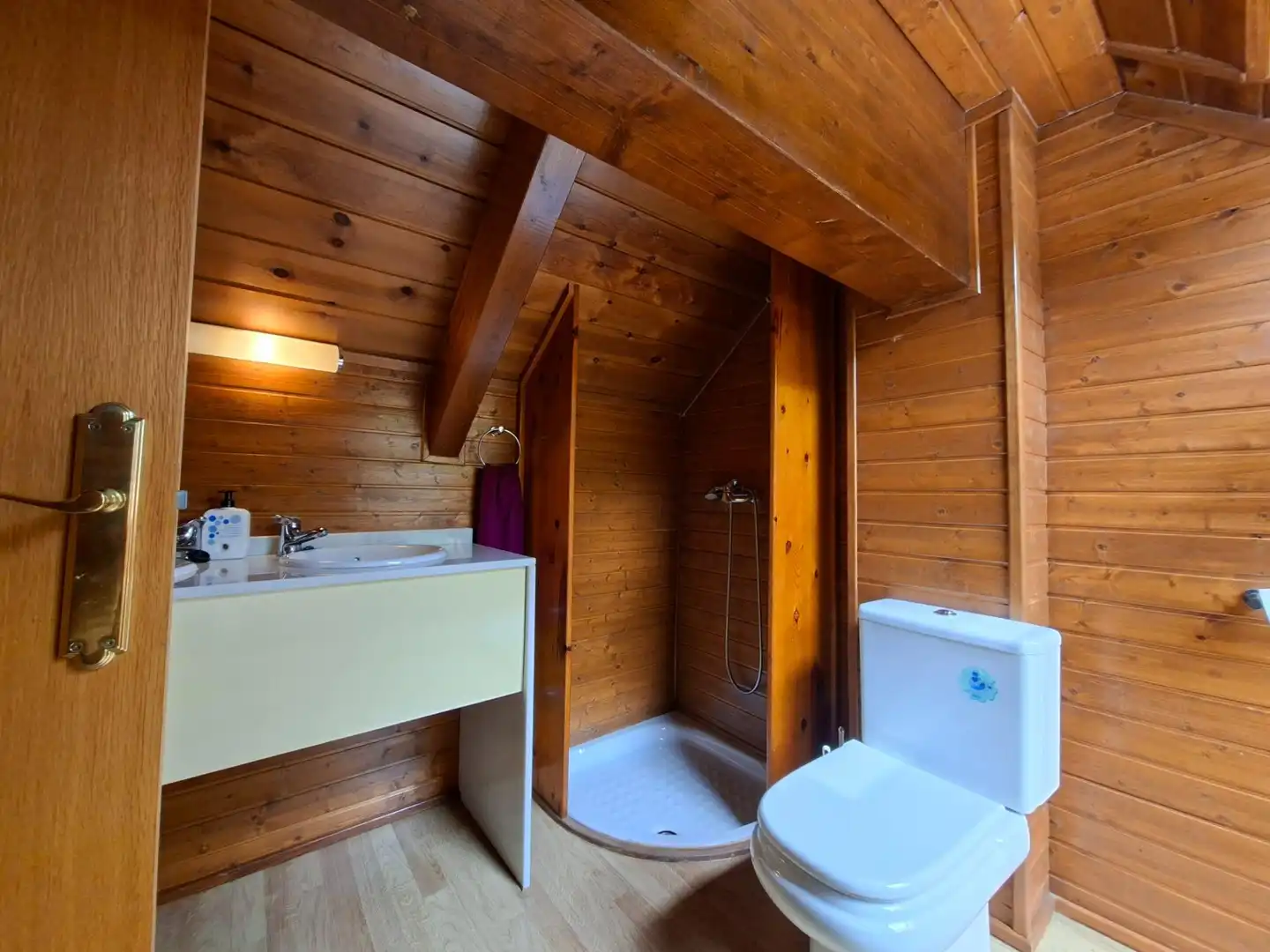Baño de Ático en venta en Panticosa con Calefacción, Trastero y Amueblado