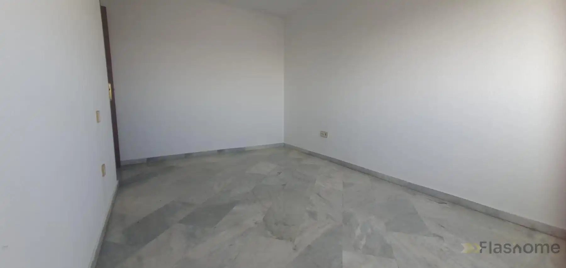 Wohnung zum Verkauf in Santa Amalia mit Abstellraum und Balkon