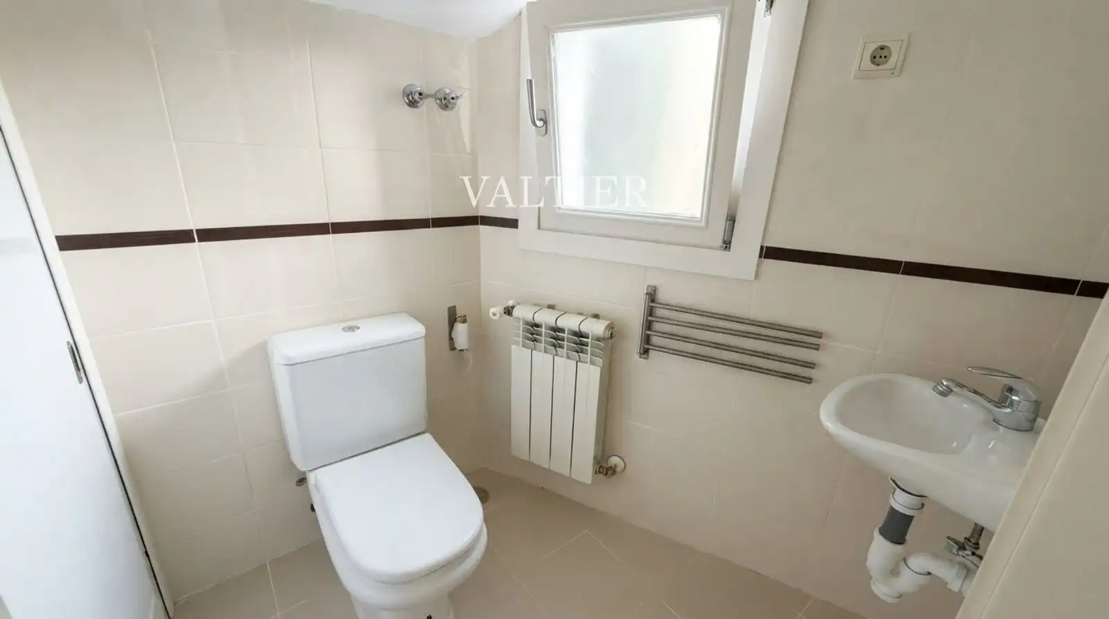Baño de Ático de alquiler en Madrid con Aire acondicionado, Calefacción y Terraza