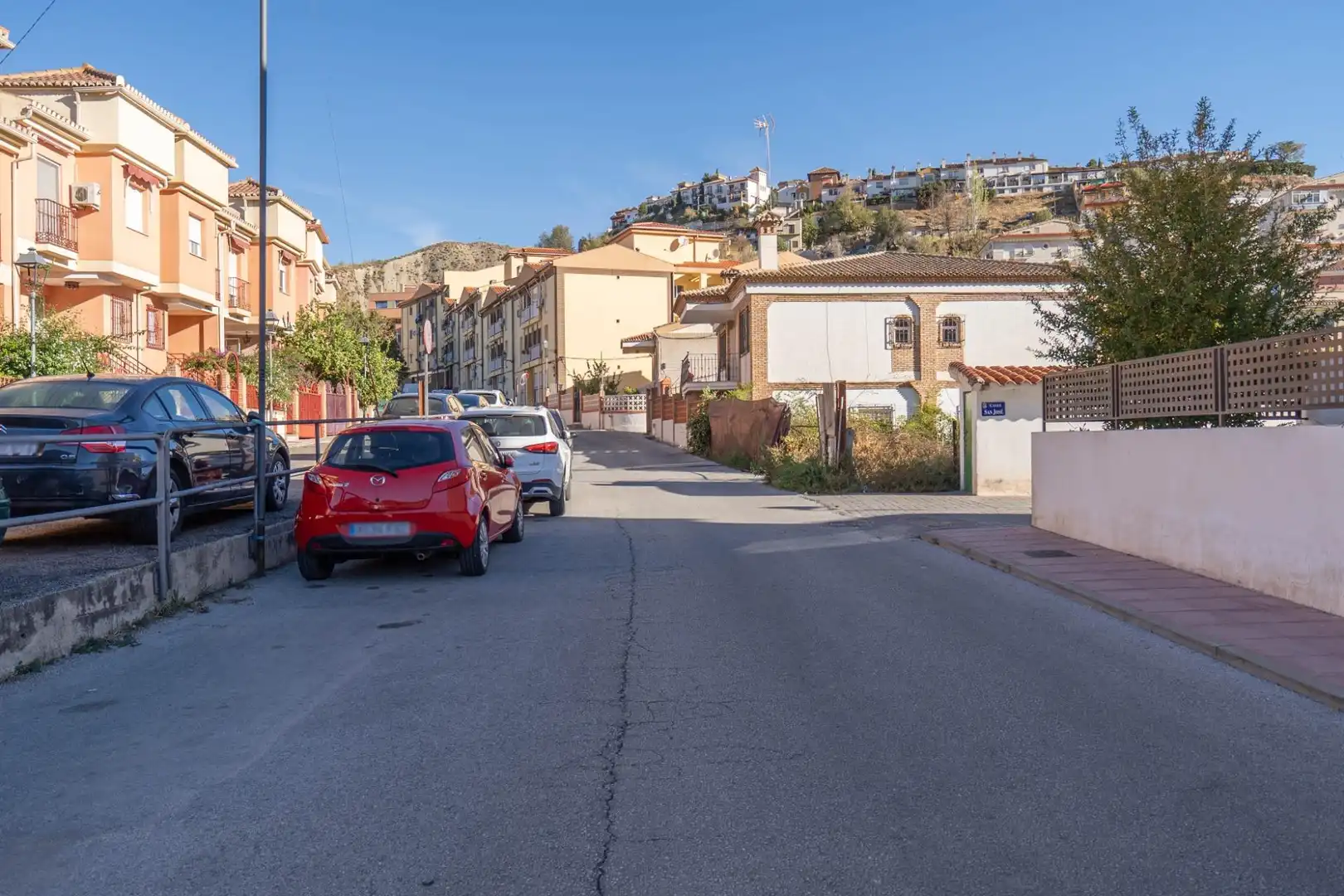 Vista exterior de Casa adosada en venta en Cenes de la Vega con Aire acondicionado, Calefacción y Jardín privado