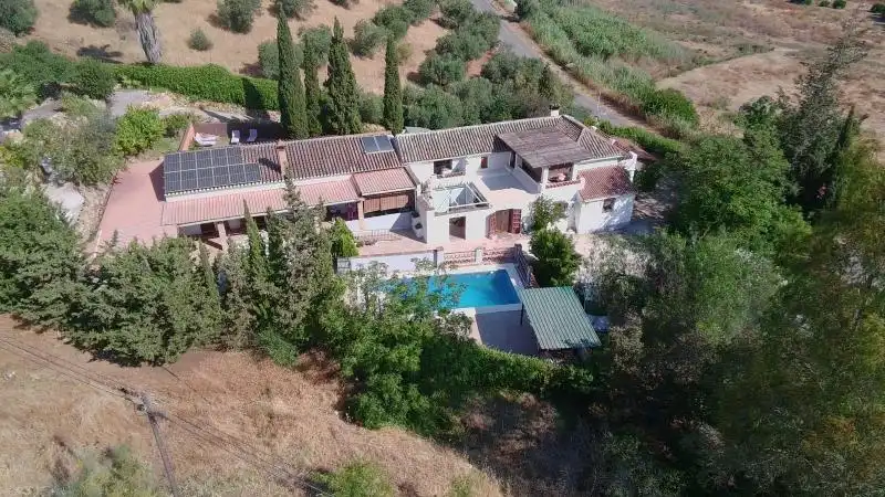 Casa rústica con piscina en venta en Barriada los Llanos, imagen 2