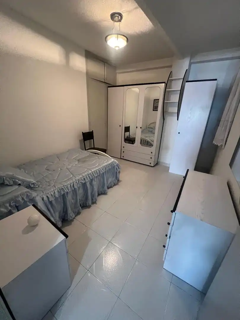 Habitación de Apartamento en venta en Benidorm con Terraza y Amueblado