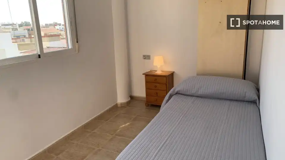Habitación de Piso de alquiler en Sagunto / Sagunt con Aire acondicionado, Calefacción y Amueblado