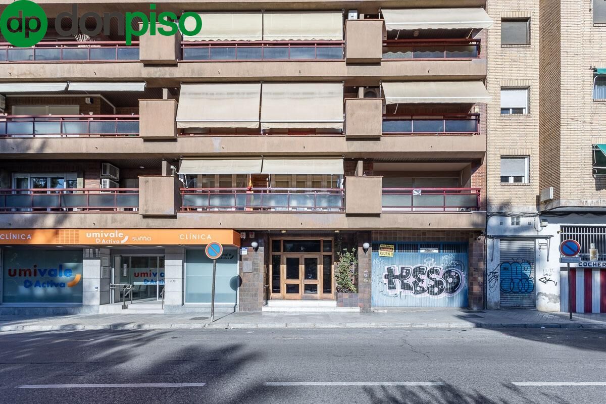 Exterior view of Box room for sale in  Granada Capital