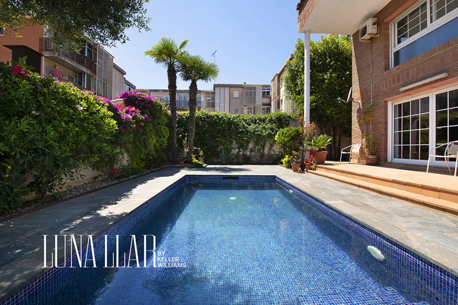 Swimming pool of Houses for sale in Castelldefels  with Air Conditioner, Heating and Private garden