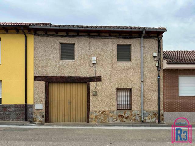 Casa-chalet en Venta en Villaturiel