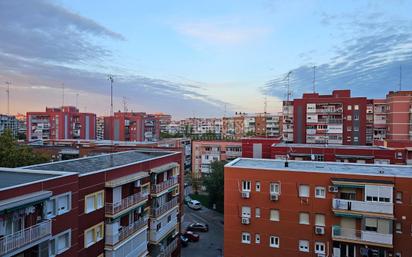 Vista exterior de Pis en venda en Alcorcón amb Aire condicionat, Calefacció i Parquet