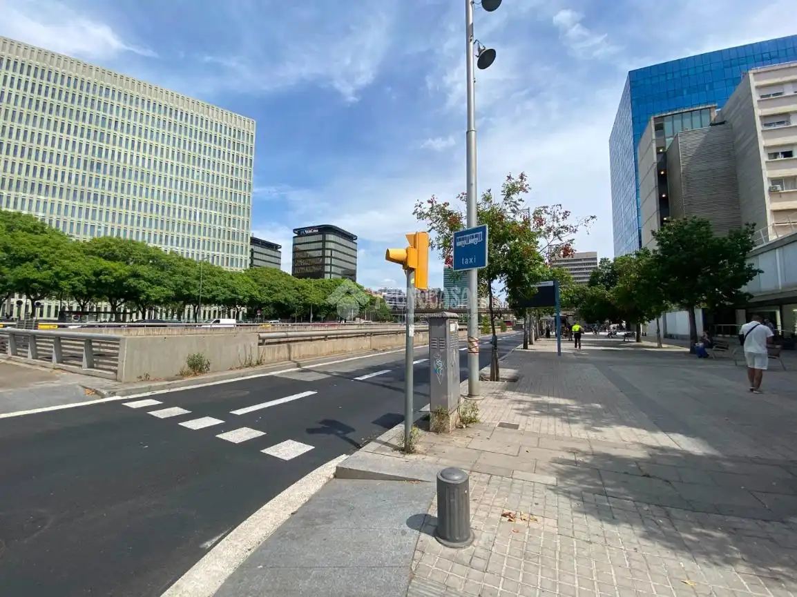 Außenansicht von Geschaftsraum zur Miete in L'Hospitalet de Llobregat mit Klimaanlage