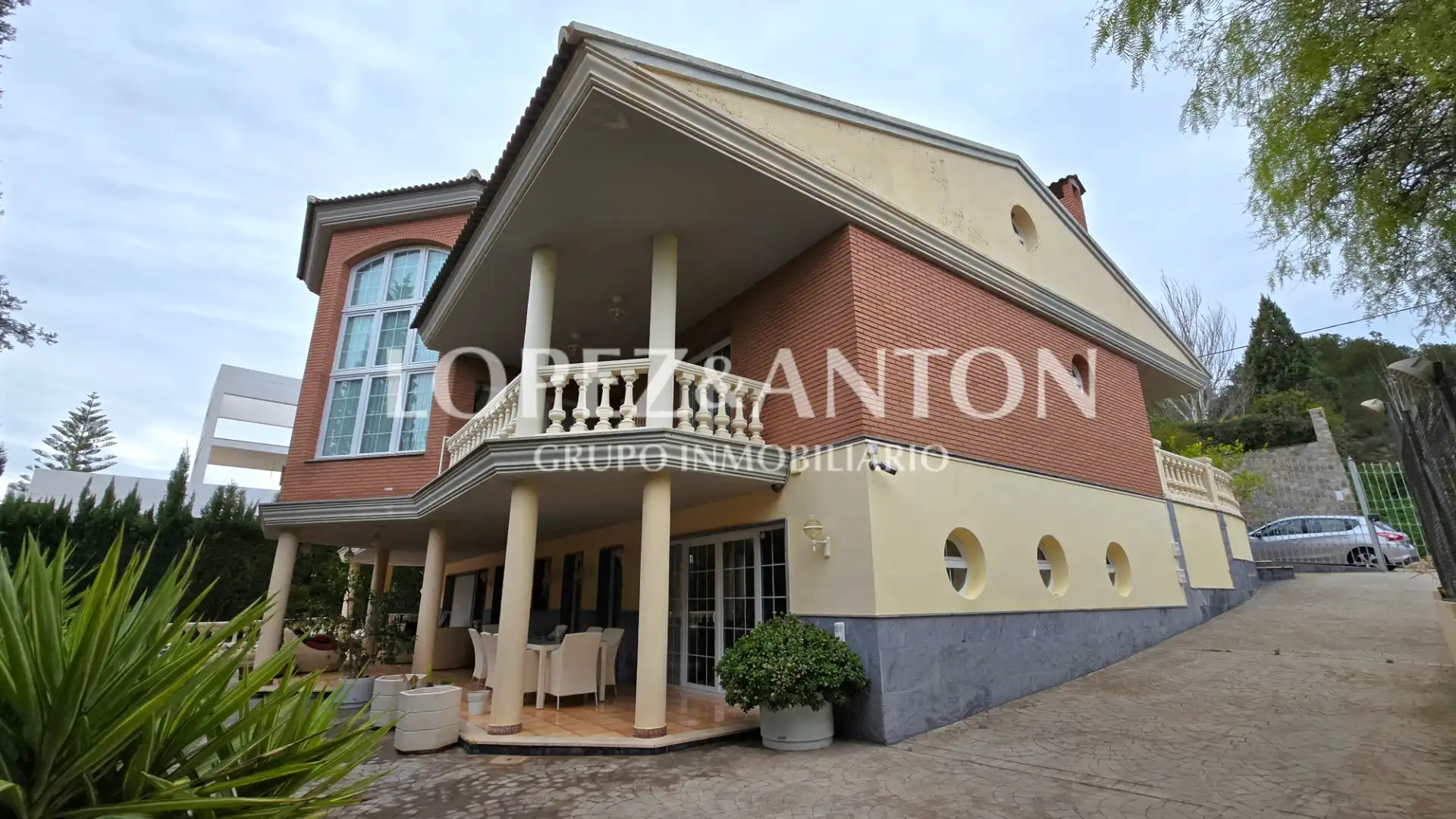 Vista exterior de Casa o chalet en venta en Benaguasil con Aire acondicionado, Jardín privado y Parquet