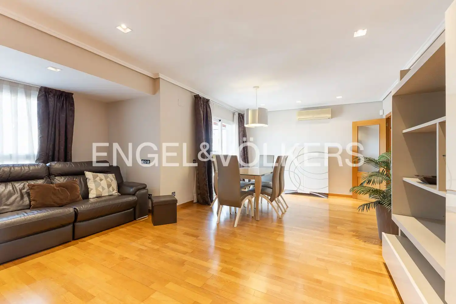 Vista exterior de Pis de lloguer en  Valencia Capital amb Aire condicionat, Calefacció i Parquet