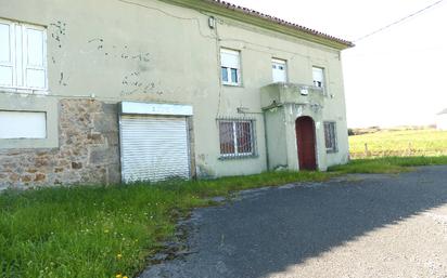 Außenansicht von Country house zum verkauf in Penagos mit Balkon