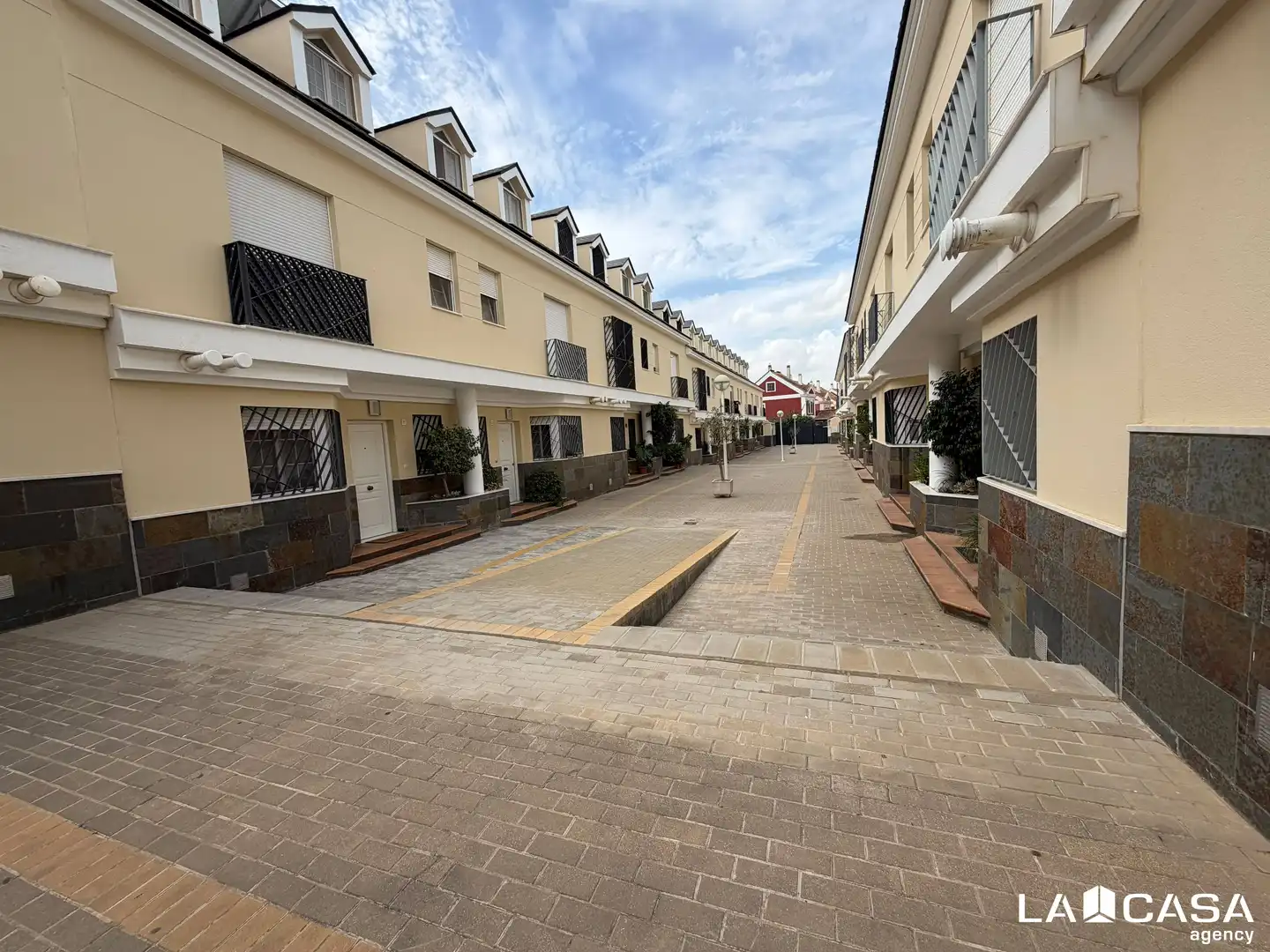 Semi-detached house with terrace for sale in Olivar de Quintos