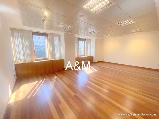 Oficina en Alquiler en Ensanche