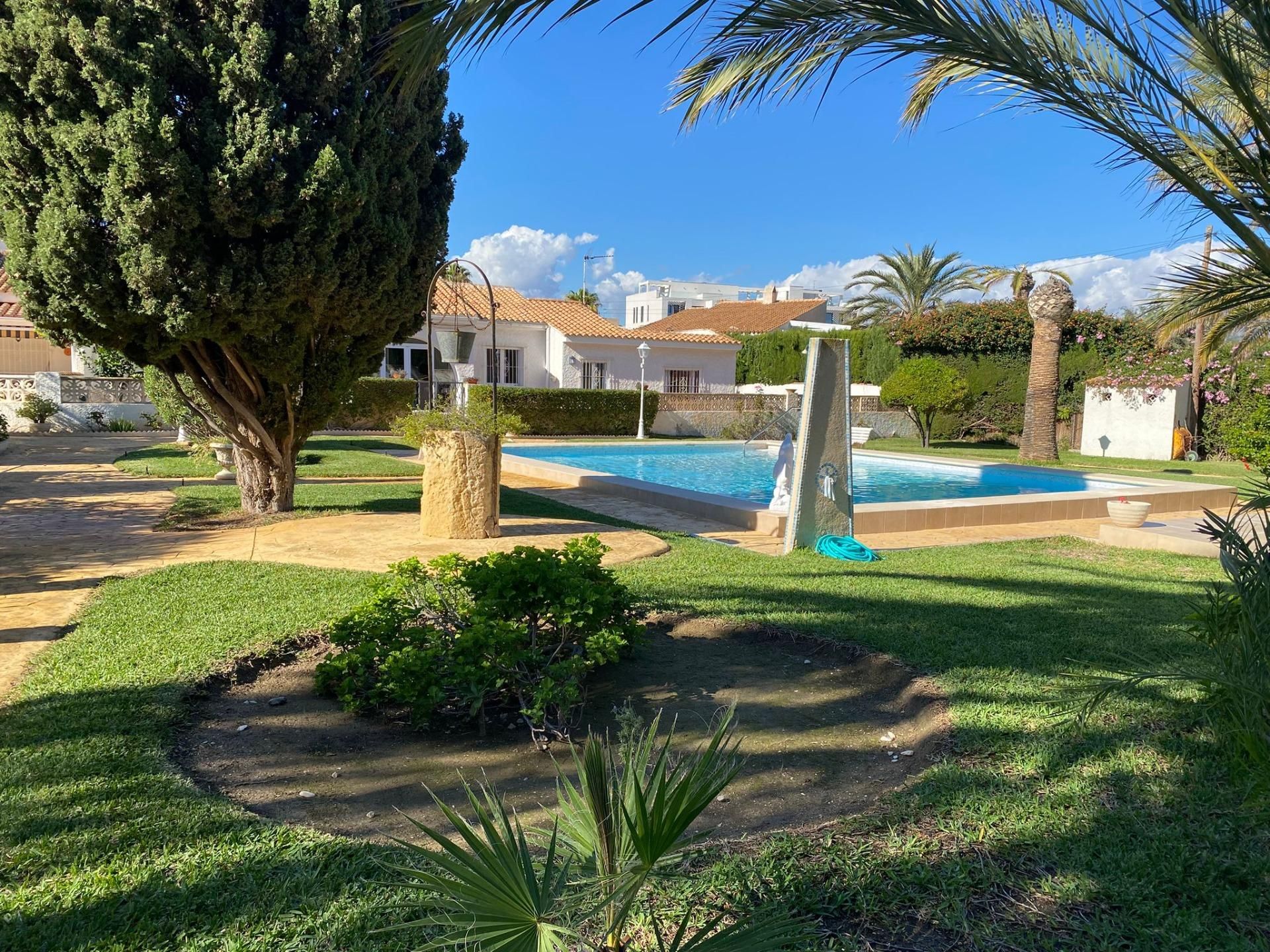 Jardí de Casa adosada en venda en El Campello amb Jardí privat i Piscina comunitària