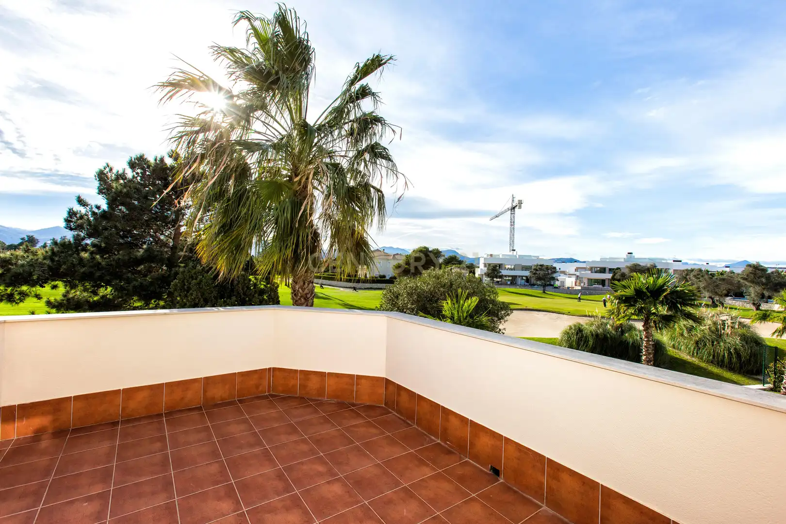 Terrasse von Einfamilien-Reihenhaus zum Verkauf in Oliva mit Klimaanlage, Privatgarten und Ofen