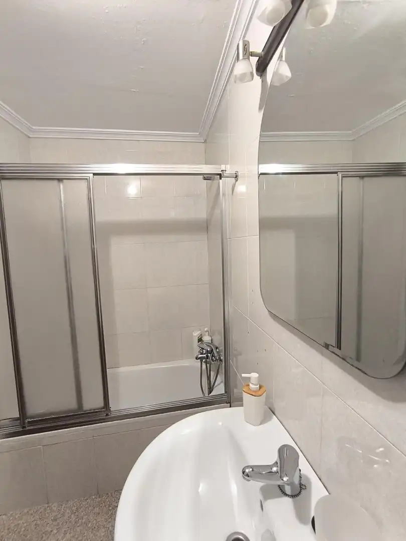 Baño de Piso de alquiler en Sevilla con Aire acondicionado, Trastero y Amueblado