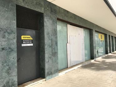 Local comercial en venta en Calle Lituania