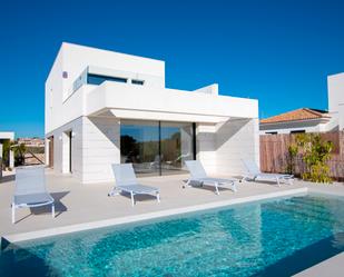 Vista exterior de Casa o xalet en venda en Alicante / Alacant amb Aire condicionat i Piscina